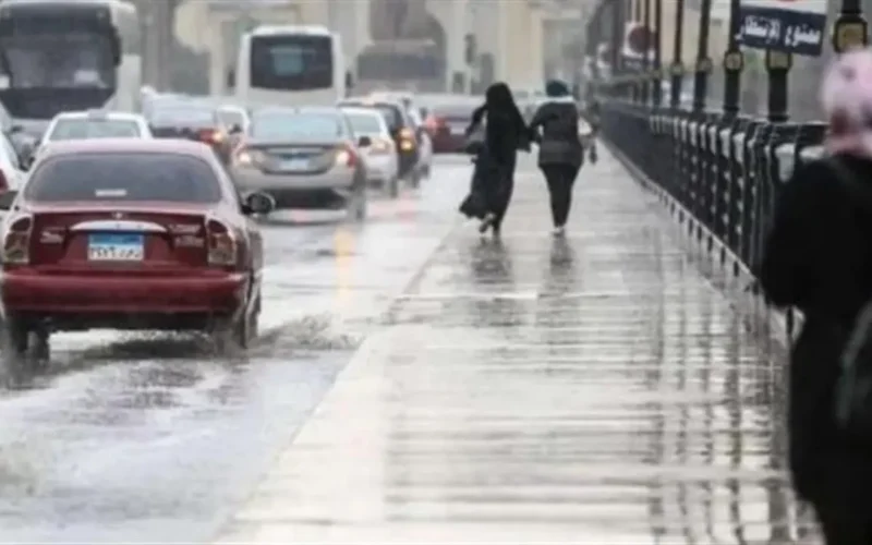 انخفاض درجات الحرارة وأمطار تتساقط على القاهرة الكبرى اليوم